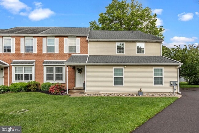 Foto del edificio - 560B Thrush Ct