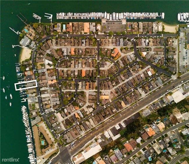 Building Photo - 4 br, 3 bath House - 2742 Bayshore Dr