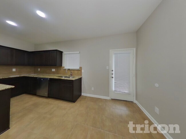 Foto del edificio - 2832 Mistywood Ln