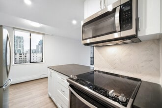 Building Photo - 945 Jervis Street