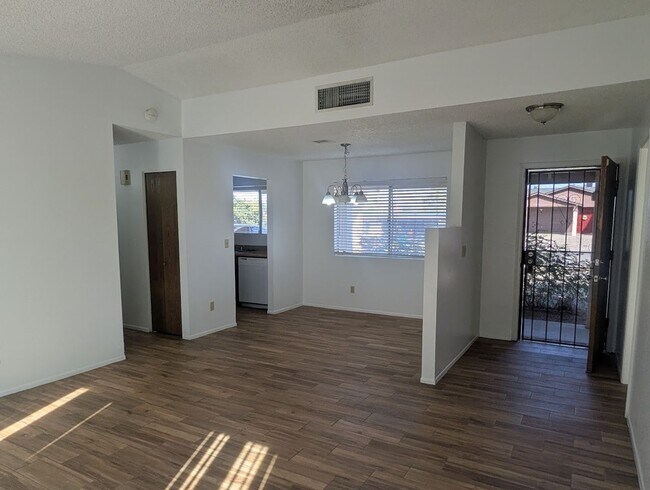 Foto del edificio - Great 3 bedroom Northwest Home