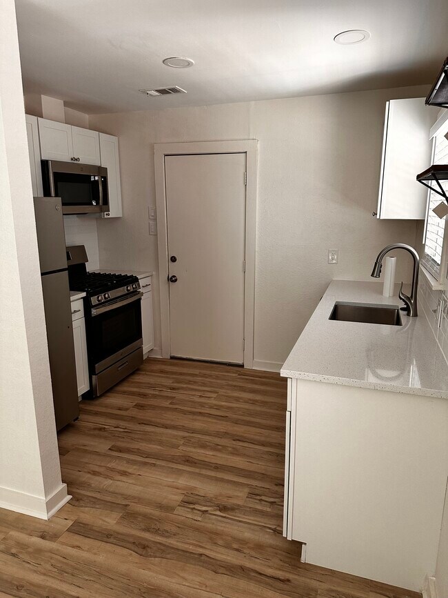 Foto del edificio - 2929 E 12th St