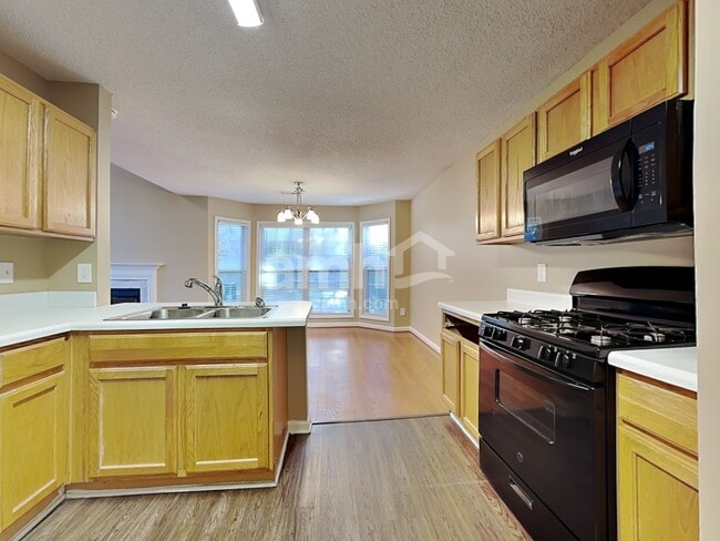 Foto del edificio - 4220 Lake Woodard Dr