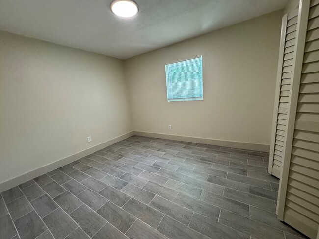 Building Photo - 560 Aiken St