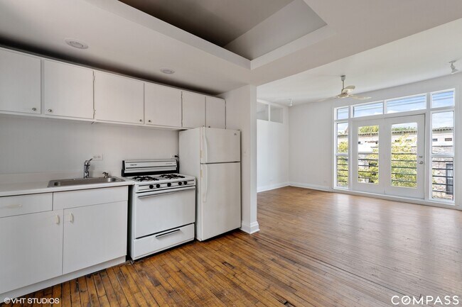 Building Photo - 731 W 18th St