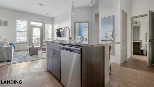 Foto del edificio - 10051 Perimeter Station Dr