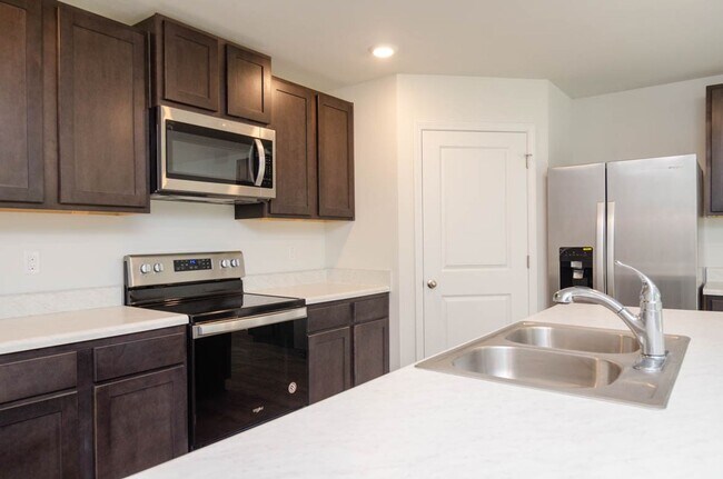 Building Photo - 635 Avington Ln NE