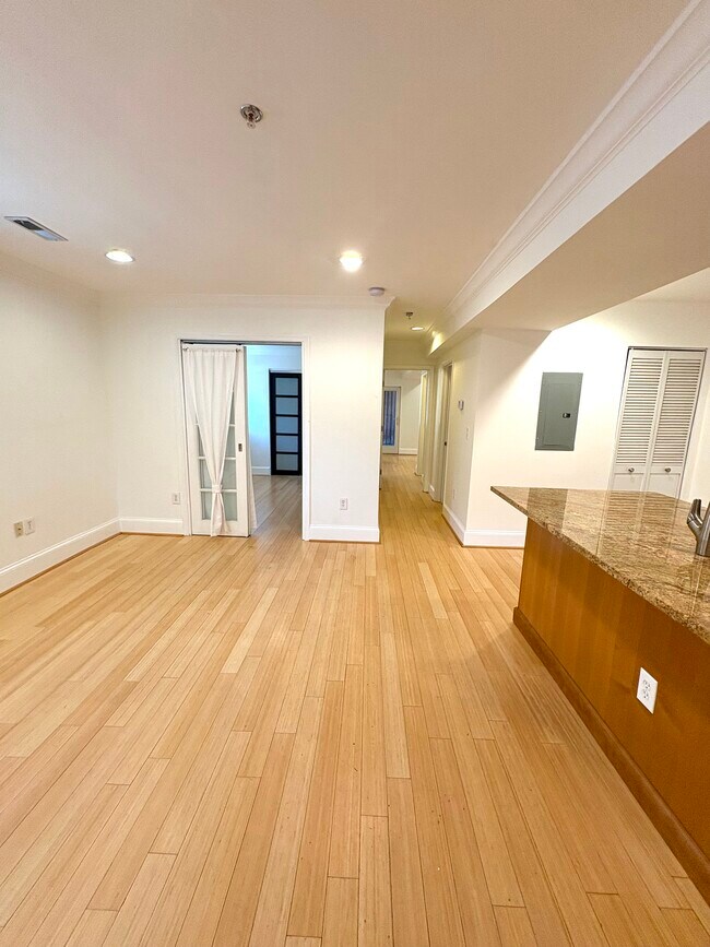 Foto del edificio - 1663 Newton St NW