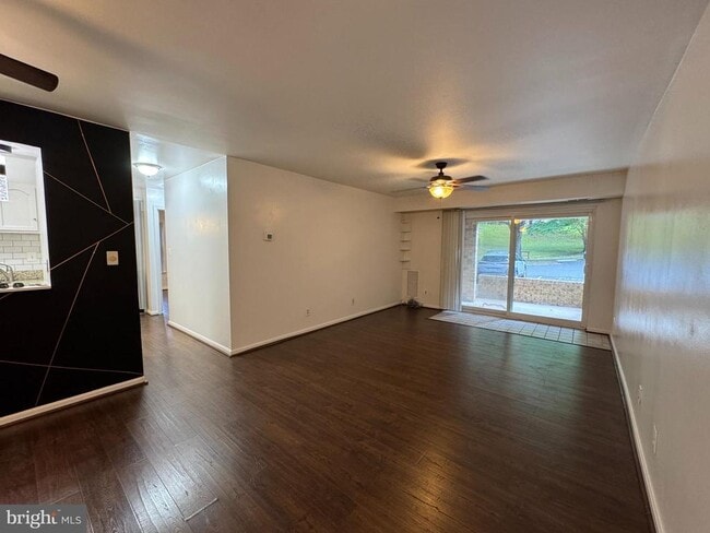 Building Photo - 5916 Cove Landing Rd