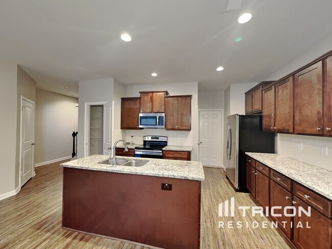 Building Photo - 5175 Howell Ct