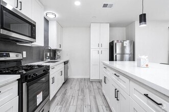 Building Photo - 2402 Triway Ln
