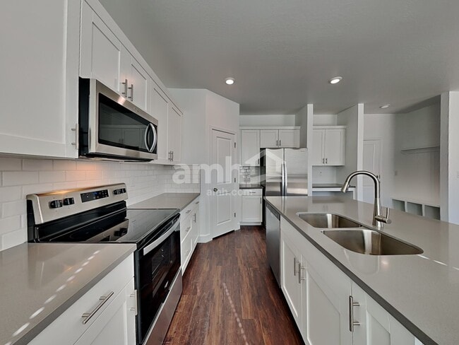 Building Photo - 17129 W Golden Ln
