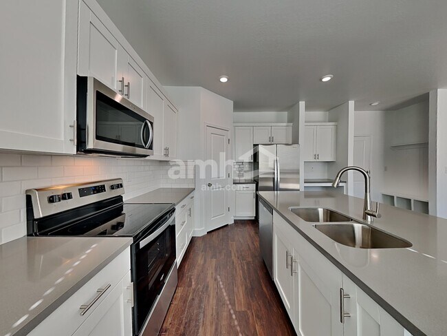 Foto del edificio - 17129 W Golden Ln