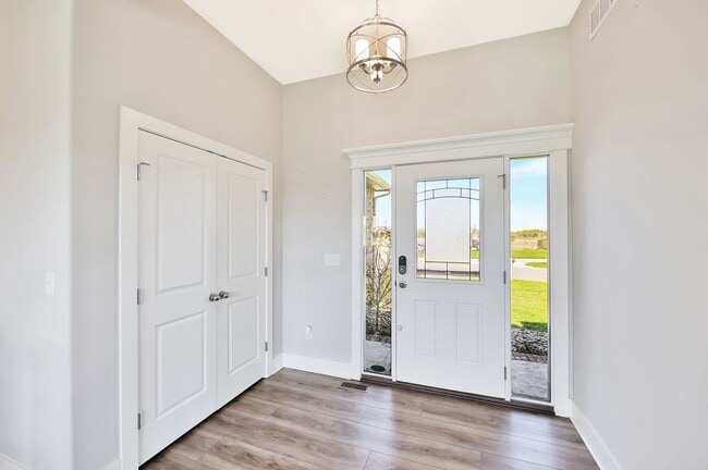 Building Photo - Living in Luxury