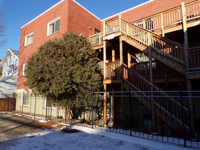 Building Photo - 824 S Leavitt St
