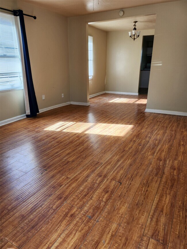 Foto del edificio - 4515 White Rock St