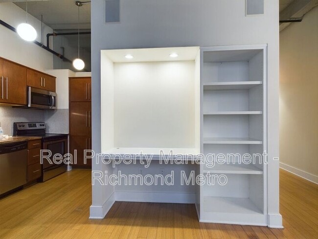 Building Photo - 815 Perry St