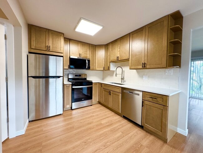 Building Photo - 4528 Elm Ave