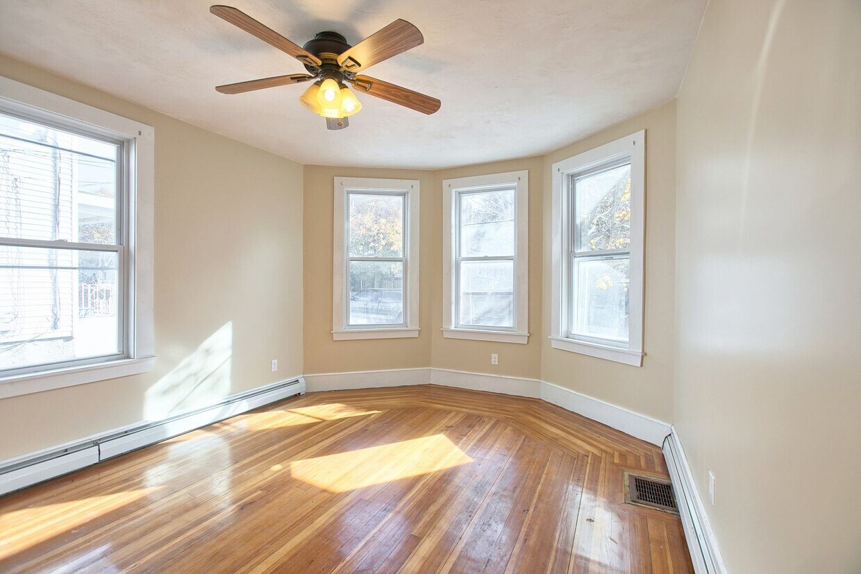 15 Simon St Unit 153, Beverly, MA 01915 Room for Rent in Beverly, MA