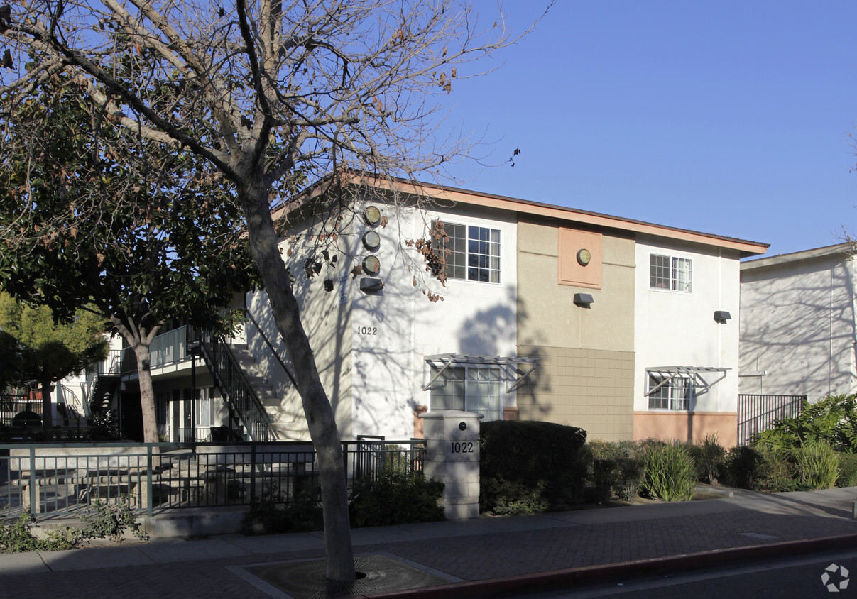 Primary Photo - 1022 S Minnie St