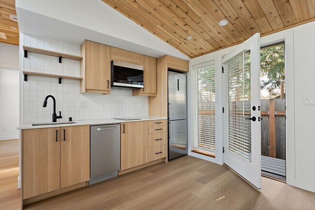 Building Photo - Morris Street Commons Modualr Living! 2/1 55+ Community Living!