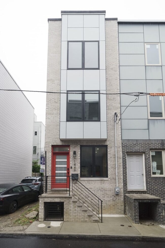 Building Photo - 1449 N Myrtlewood St