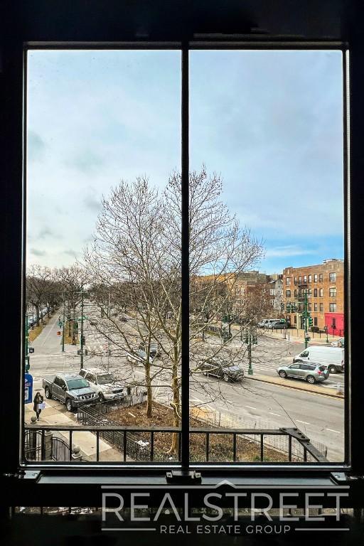 Foto del edificio - Brand New 4 Bed 3 Bath Floor Thru with WD & Central Air in Crown Heights!