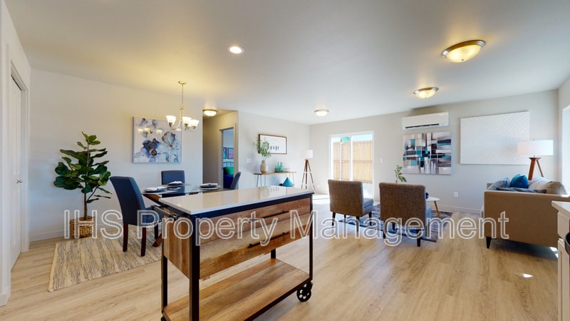 Primary Photo - 2513 E Helena St