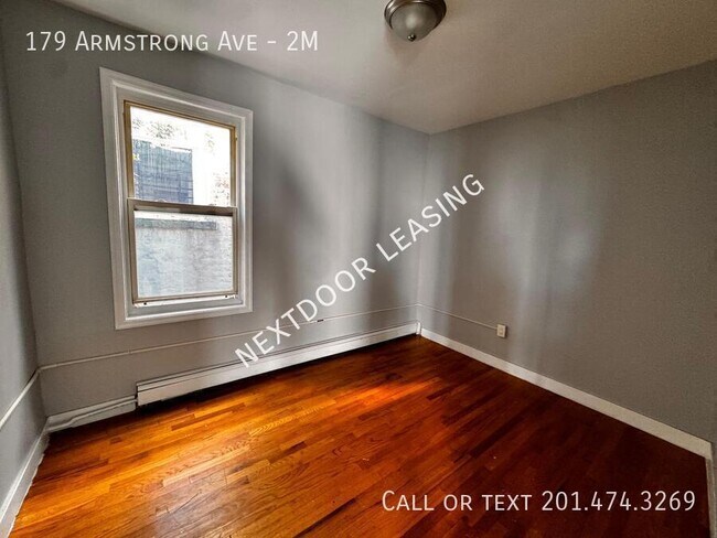 Foto del edificio - 179 Armstrong Ave
