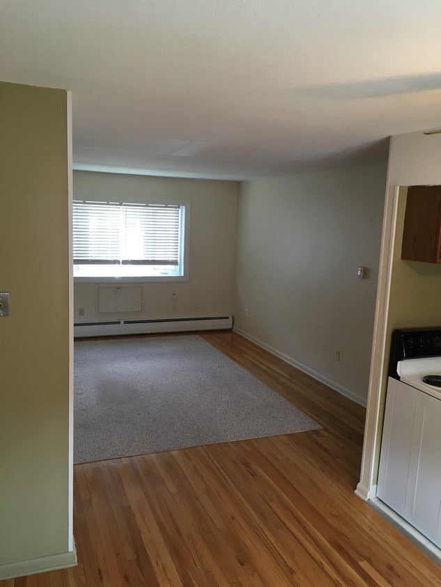 66 Beths Ave Unit Condo, Bristol, CT 06010 Room for Rent in Bristol