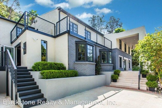 Foto del edificio - 2200 Coldwater Canyon Dr