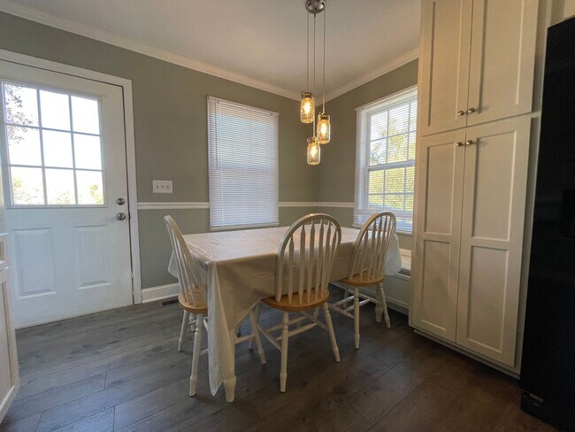 Foto del edificio - 2 Bedroom/2 Bath Home in Albemarle