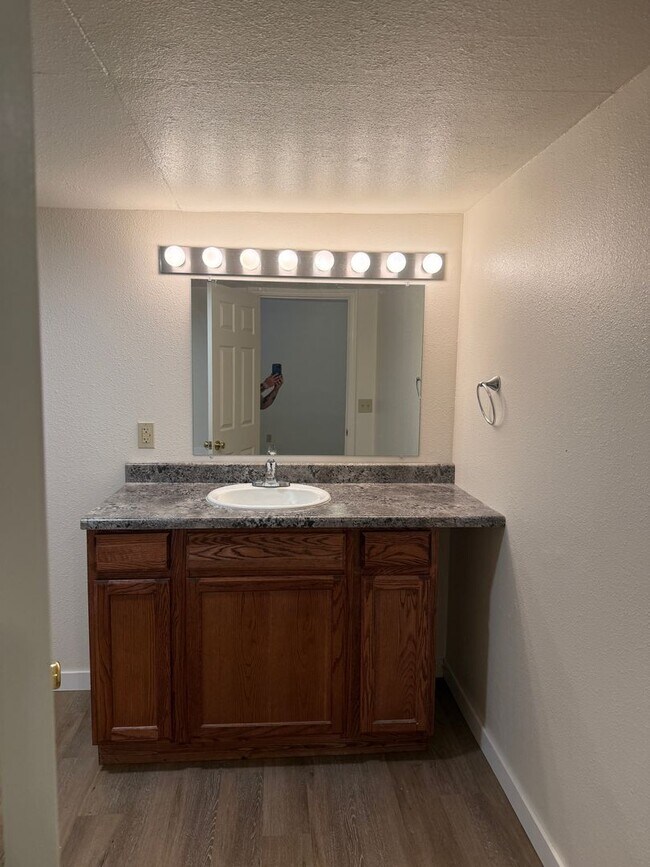 Foto del edificio - 15144 Sitkum Ln