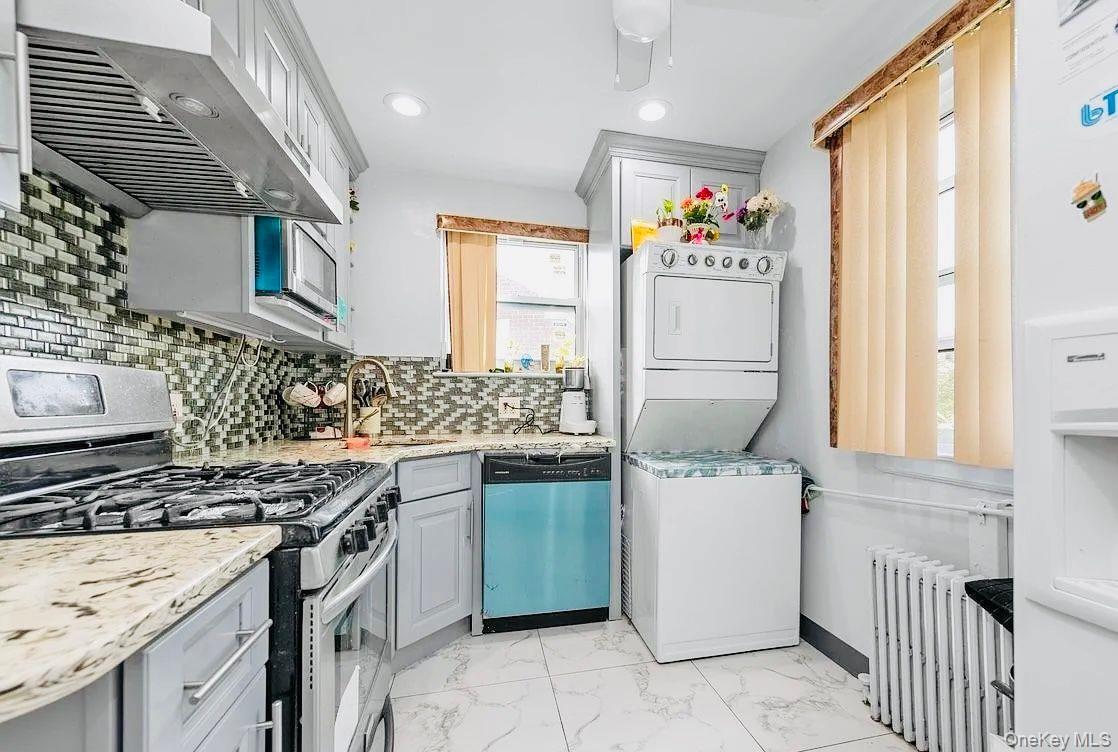 Foto del edificio - 245-24-245-77 77th Crescent