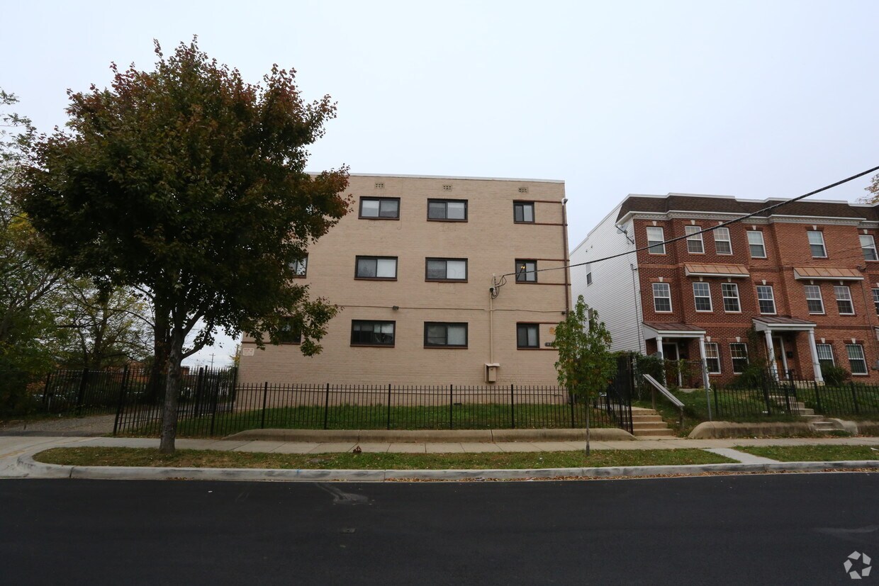 Foto del edificio - 920 Bellevue St SE