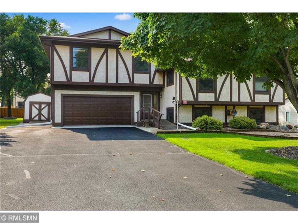 Primary Photo - 3001 Camelot Dr