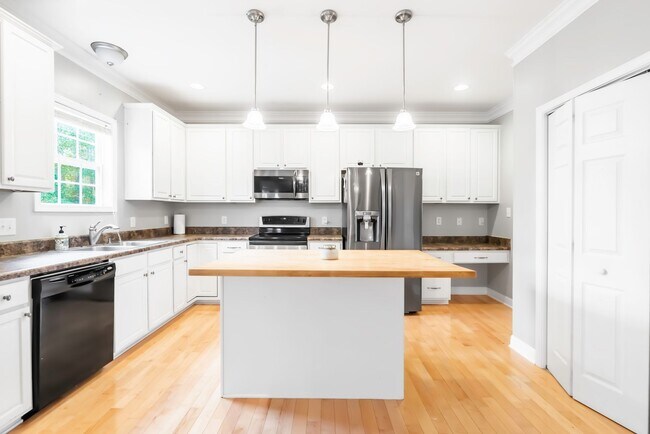 Foto del edificio - Beautiful 4-bedroom, 2.5-bath home in Garner!