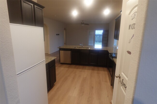 Foto del edificio - 300 Eastwood Flats Dr