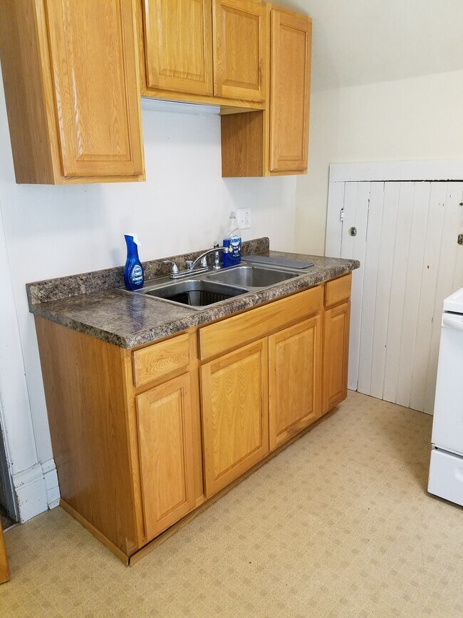 fregadero de cocina - 1425 State St