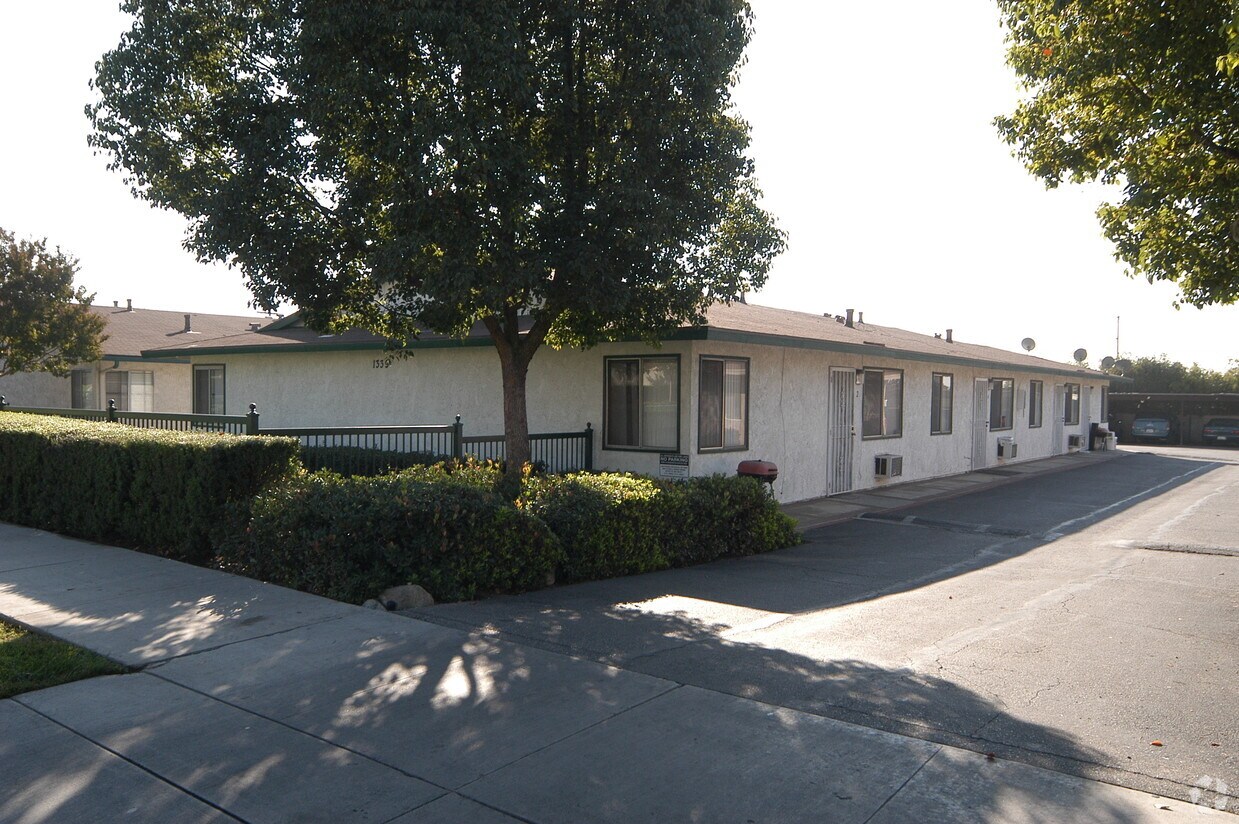 Primary Photo - 1339 W B St