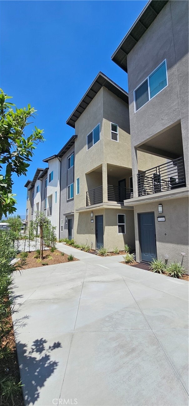 Building Photo - 1170 E Santo Antonio Dr