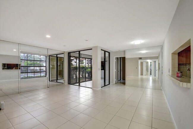 Foto del edificio - 5475 Verona Dr