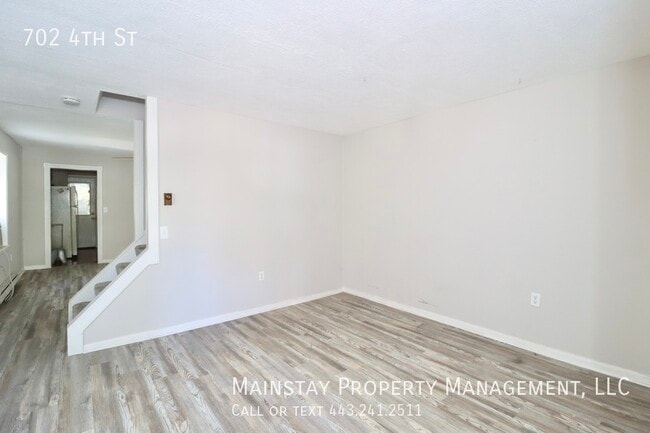 Building Photo - Updated 2 Bedroom Townhome W/ Fenced Yard!