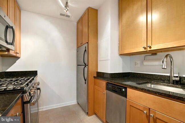 Foto del edificio - 1730 Arlington Blvd