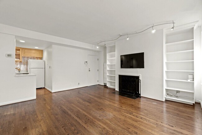 Building Photo - 1736 Willard St NW