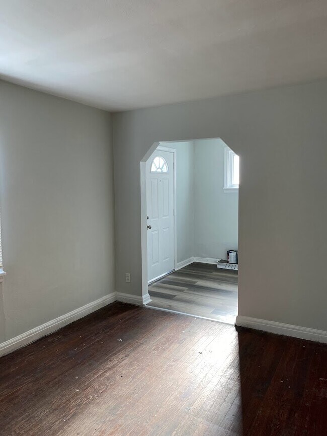 Building Photo - 4301 Oakwood Ave