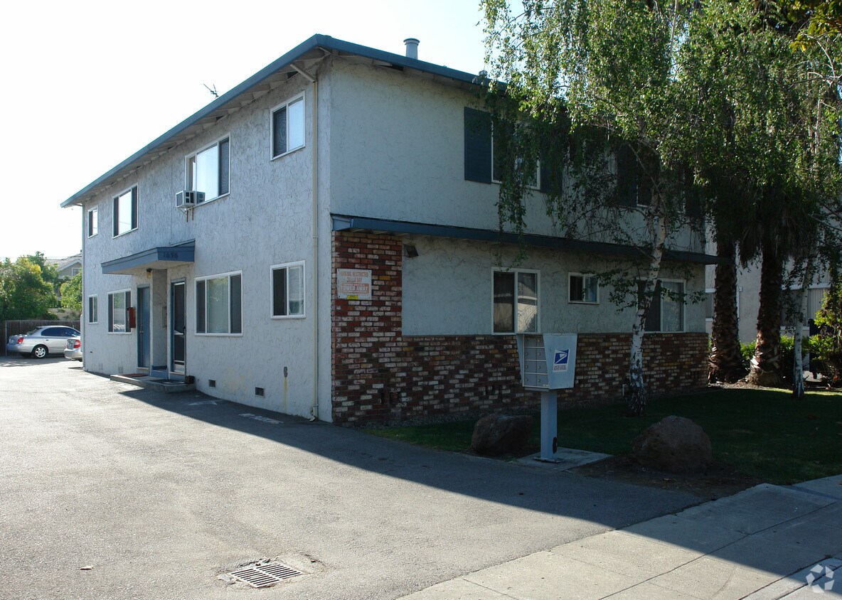 Foto del edificio - 1656 Queen Charlotte Drive