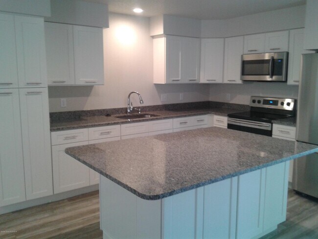 Foto del edificio - 1851 Keewin Ave NE