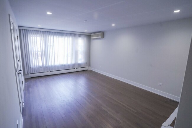 Foto del edificio - 5731 W Giddings St