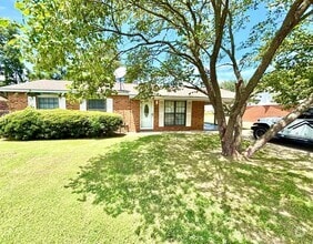 Building Photo - 804 Pardew St